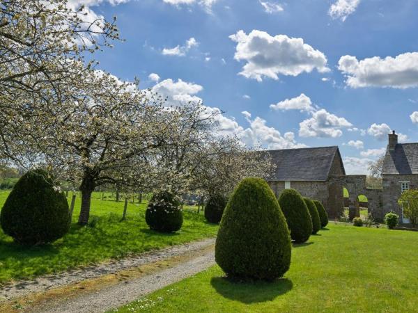 Le Manoir de la Beslière - Gîte et Chambres d'hôtes, Забронировать  Фоллиньи Нормандия