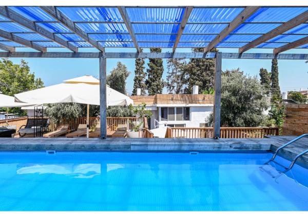 וילה בזלת עם בריכה פרטית Villa Bazelet with Private pool, Забронировать  Отели Тивериадского озера с парковкой, Парковка
