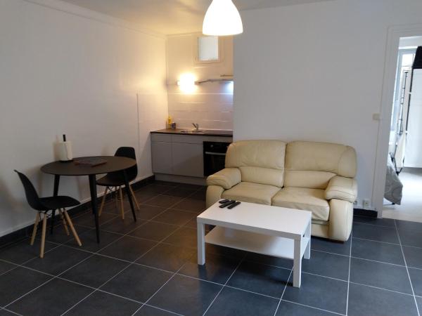 O\Couvent - Appartement 44 m2 - 1 chambre - rdc ext, Забронировать  Отели Горного массива Юры с парковкой, Парковка