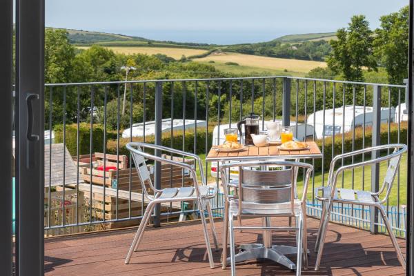Cornish Coasts Holiday Park, Забронировать  Бьюд Корнуолл