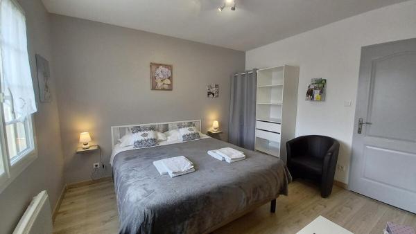 ENTRE LOIRE ET CHER Chambres dHôtes, Забронировать  Отели Тур-ан-Солонь с бассейном, Бассейн