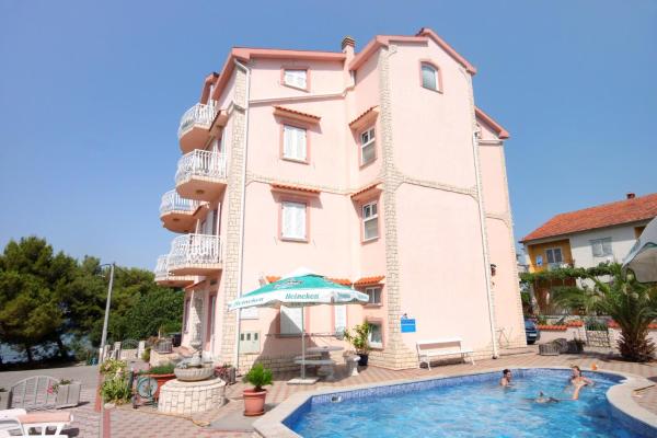 Family-friendly apartments with swimming pool Kraj, Pasman - 334, Забронировать  Край Pasman Island