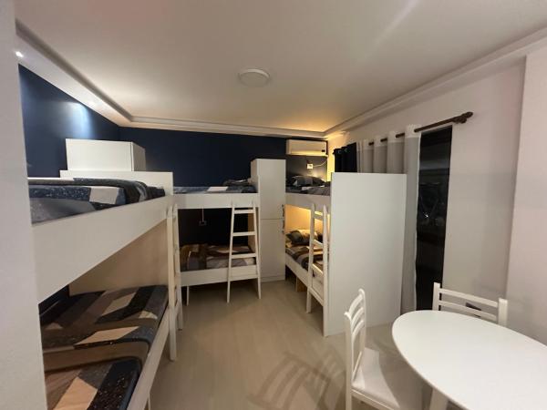 Tirana Blloku Vibes Hostel, Забронировать  СПА-отели области Тираны, SPA-услуги