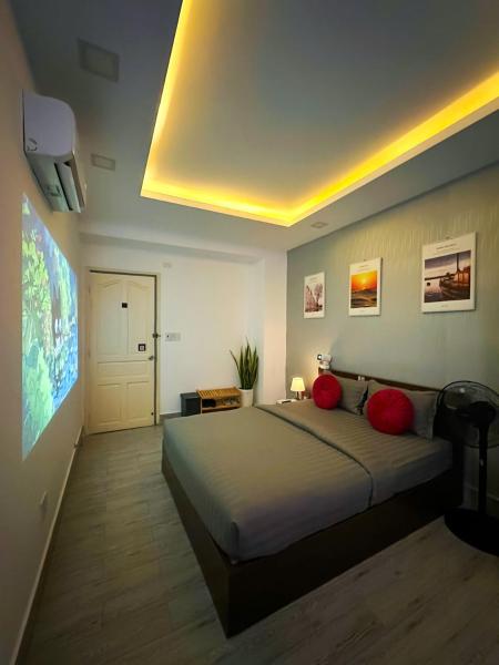 Cozy Saigon Sunset Apartment - Steps to Bui Vien Nightlife