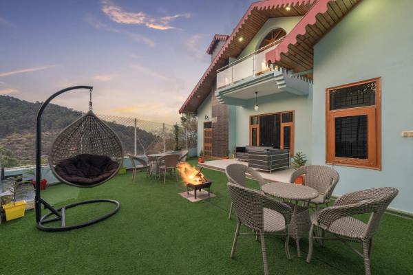 The Corner House I Pet friendly & Serviced Villa I Open Air Lawn & Plunge Pool I Bonfire I Dance I Music I Full Party I Kasauli By Exotic Stays, Забронировать  Отели Касаули с бассейном, Бассейн