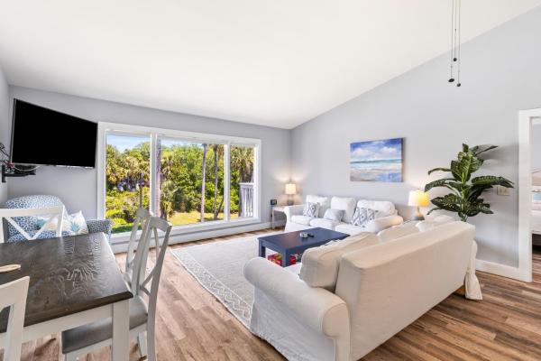 Lagoon Villa 6 - 5 Min Walk to Beach! Top Floor!, Забронировать  Отели Lowcountry с бассейном, Бассейн