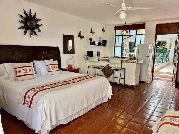 Sunny Jr Suites in downtown Puerto Vallarta, Забронировать  Пуэрто-Вальярта Халиско