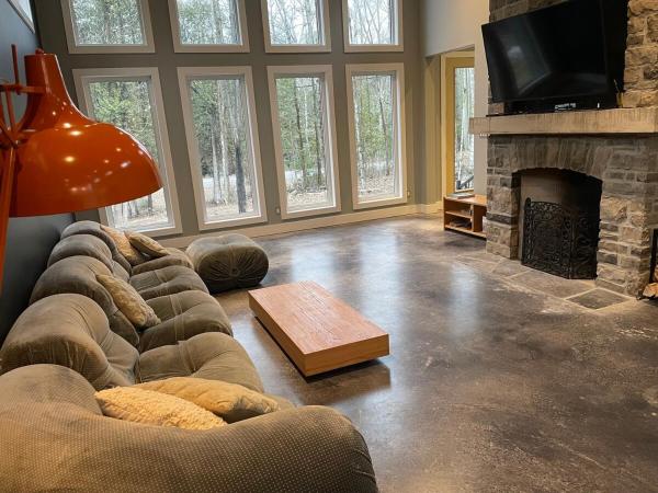 McCrackens Mid Century Modern Luxury Cottage