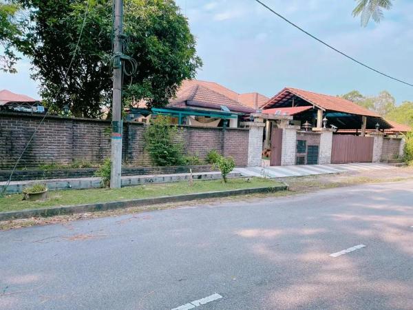 6 bedroom Villa Medina Bungalow at Pantai Bagan Lalang, Забронировать  Tanjong Sepat Селангор