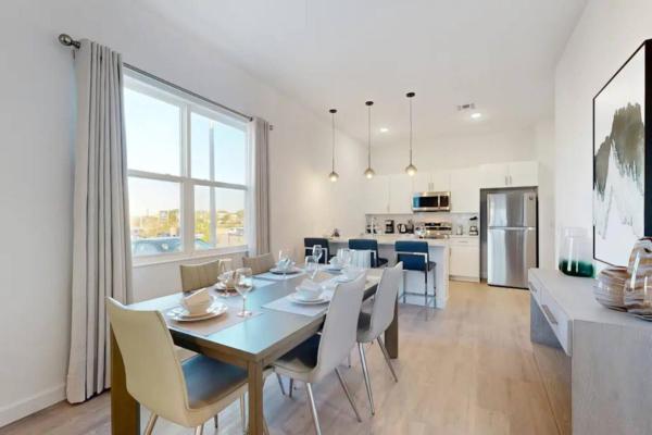 Spacious 5BR and 4BA Oasis with Pool - 15 Min to Disney, Забронировать  Давенпорт Orlando Metropolitan Area