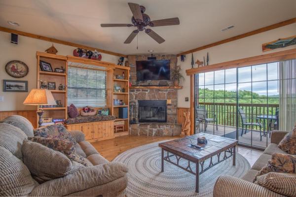 2BR Village At Indian Point 1705 near SDC - Free Tickets Daily up to $500, Забронировать  Брэнсон Table Rock Lake