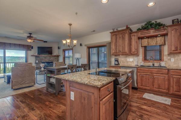 2BR Village At Indian Point 1604 near SDC - Free Tickets Daily up to $500, Забронировать  Брэнсон Table Rock Lake