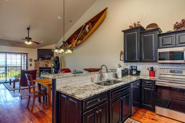 2BR Village At Indian Point 2010 near SDC - Free Tickets Daily up to $500, Забронировать  Брэнсон Table Rock Lake