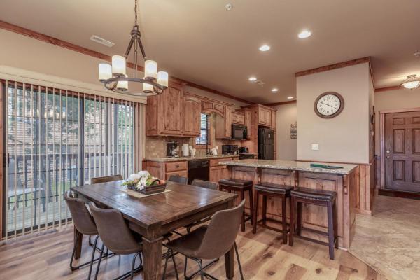 2BR Village At Indian Point 1504 near SDC- Free Tickets Daily up to $500, Забронировать  Брэнсон Table Rock Lake