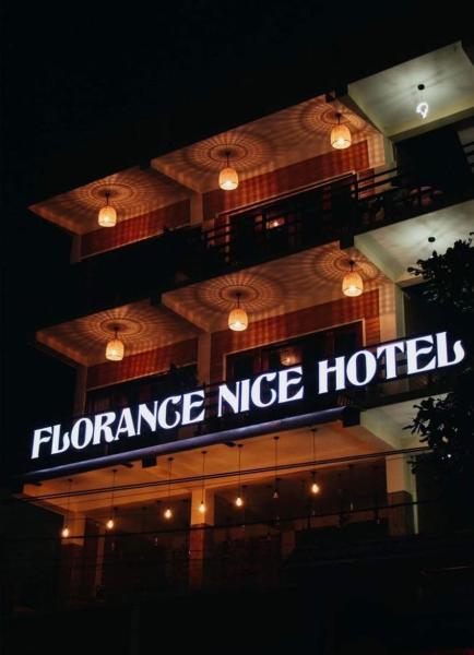 Florance Nice Hotel Weligama, Забронировать  Отели Округа Галле с парковкой, Парковка