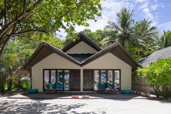 Beach Villa - The Maldives, Забронировать  Отели Атолла Каафу с бассейном, Бассейн
