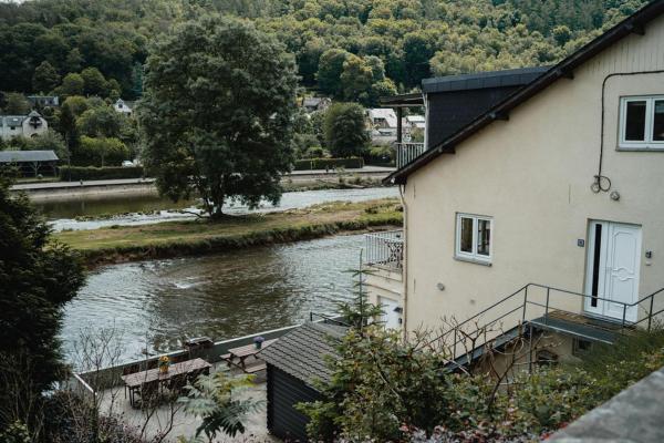 Appartementen met zicht op de rivier de Semois en eigen balkon, Забронировать  Врес-сюр-Семуа провинция Намюр