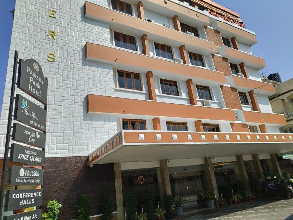 paulson park hotel, Забронировать  Недорогие отели Tripunittura, недорогие