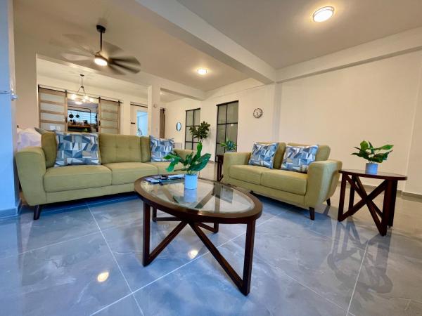 Mont Résidence offering a Loft and 3 Bedroom Apartment steps from the ferry, Забронировать Апартаменты/квартира Вьекес Сейба
