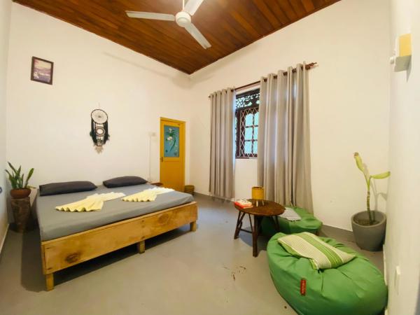 Chill Hostel Madiha, Забронировать  Недорогие отели Мартара, недорогие
