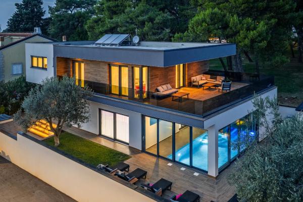 Villa Palatium III in Fažana for 8 people only 200 meters from the sea with sauna & indoor-outside heated pool, Забронировать  Отели Pula Riviera 5 звезд, 5*