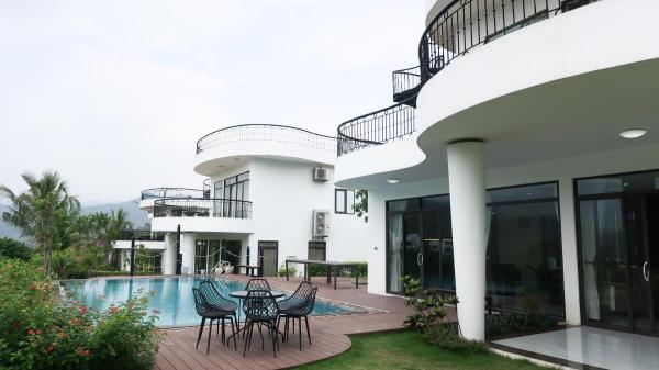 2 Detached 3BR Lakeview Villas Ivory Hoa Binh, Забронировать  Отели Хоабинь с бассейном, Бассейн