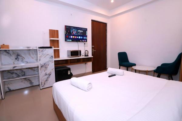 Hotel NBS By Travok Noida, Забронировать  Нойда штат Уттар-Прадеш