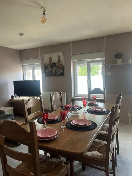 Appartement calme, frais à louer, nouvellement repeint, emplacement stratégique, proche de toutes commodités, de lautoroute, valenciennes, lille, Belgique, wifi, Netflix, parking Gratuits, Забронировать  Рем О-де-Франс