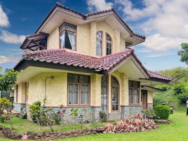 Large Villa Ciater 3BR near Sariater by 2ndHome