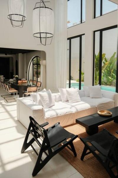 Villa Capri at Isola villas, Забронировать  Отели Мунгу с бассейном, Бассейн