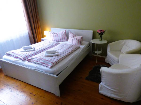 Emely Ferienwohnungen, Забронировать  Рёбель Мюриц, рядом с Спа-комплекс MüritzTherme