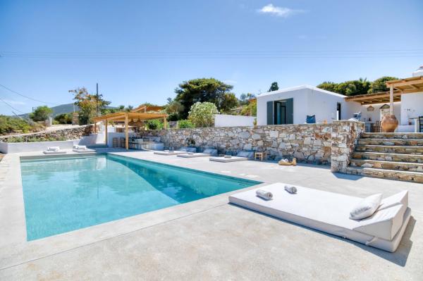 Stone Pine House Antiparos - Private Pool Villa, Забронировать  Отели Андипарос с бассейном, Бассейн