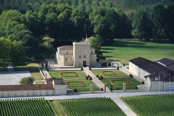 Château La Tour Carnet - B.Magrez Luxury Wine Experience