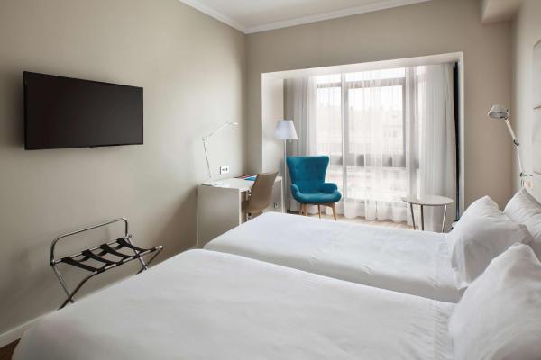 Отель NH Las Palmas Playa las Canteras