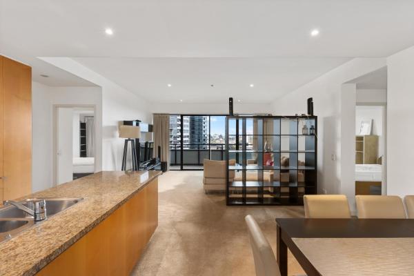 Lux Short Stay 3 Bedrooms at Clarendon Tower