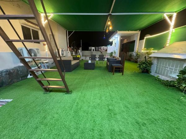 Elegant Penthouse Rooms Gulistan E Joher Blk 14, Забронировать  Отели Карачи с парковкой, Парковка