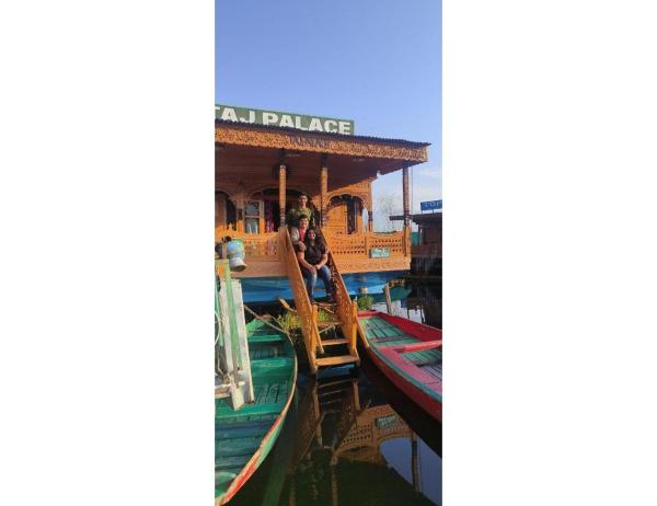 Houseboat Zaindari Palace