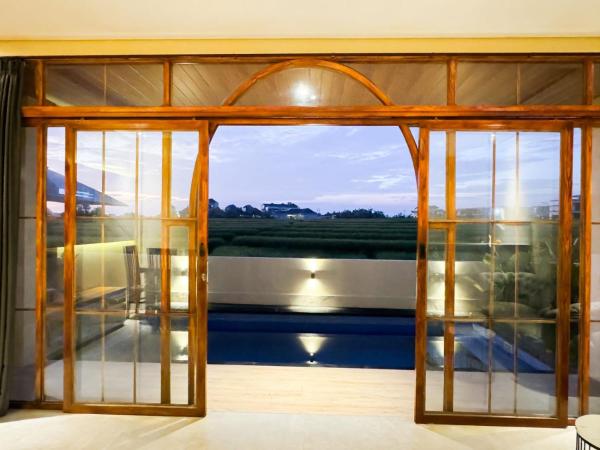 Cahaya Pranata Villa 2BR Seseh Beach, Забронировать  Отели Мунгу с бассейном, Бассейн
