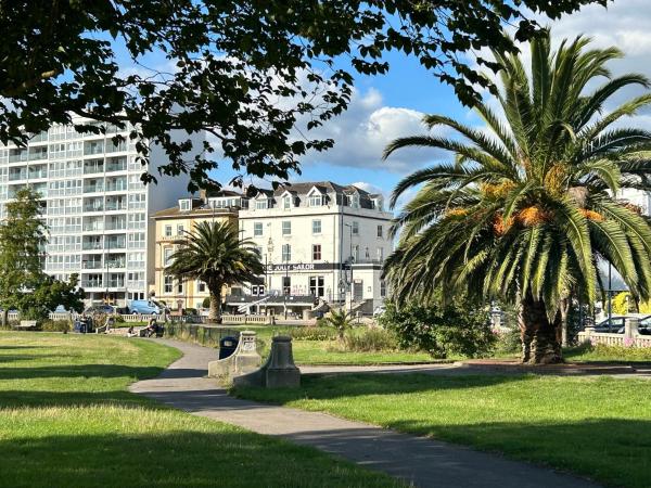 Clarence Quarters Vintage Seafront Guest House, Забронировать  Портсмут Хэмпшир
