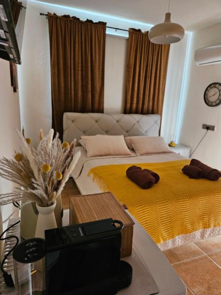 ROOMS by Emmelia Group, Забронировать  Пафос Пафос, рядом с Торговый центр Kings Avenue