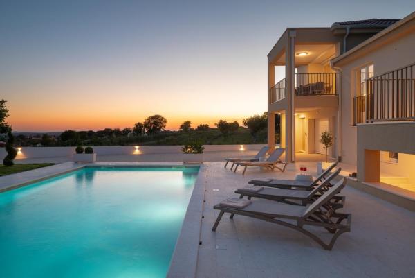 Luxury Villa Morus with pool 50m2 gym, Забронировать  Мурвица Задарская жупания