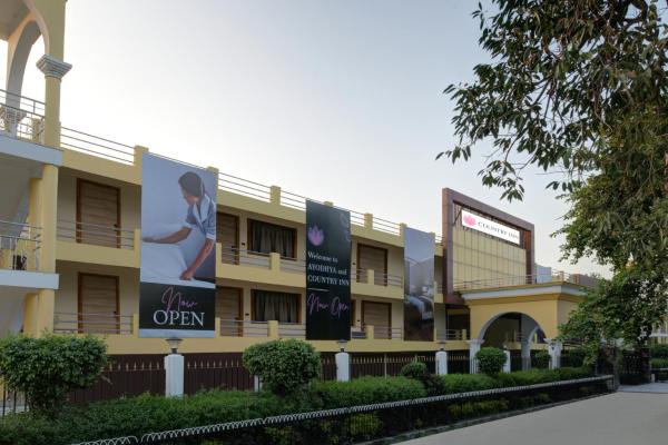 Hotel Ayodhya, Забронировать  Отели штата Уттар-Прадеша с парковкой, Парковка
