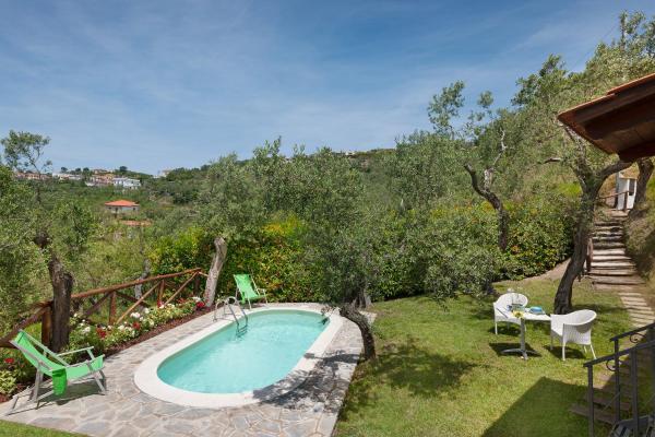 Villa Saretta Amalfi Views Pool & Guest Services by Feeling Italy, Забронировать  Отели Побережья Сорренто с бассейном, Бассейн