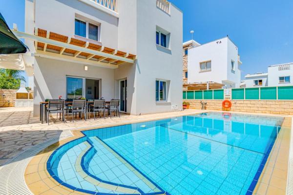 Blue Velvet Villa by Ezoria Villas, Забронировать  Протарас Фамагуста, рядом с Пляж Лума