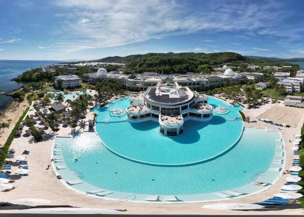 The Signature Level at Grand Palladium Lady Hamilton Resort & Spa- All Inclusive, Забронировать  Лусеа Hanover