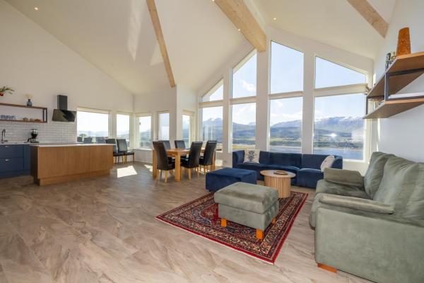 LL Properties - Villa With a Hot tub & Scenic View, Забронировать  Акюрейри Hlidarfjall