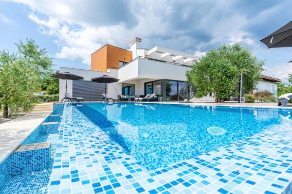 Villa Pedena in Sveta Katarina - Haus für 8-10 Personen, Забронировать  Benažići Истрия