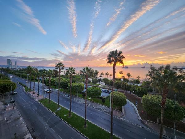Luxury Kalipso Beachfront, Забронировать  Лимасол Лимасол, рядом с Пристань для яхт Лимассола