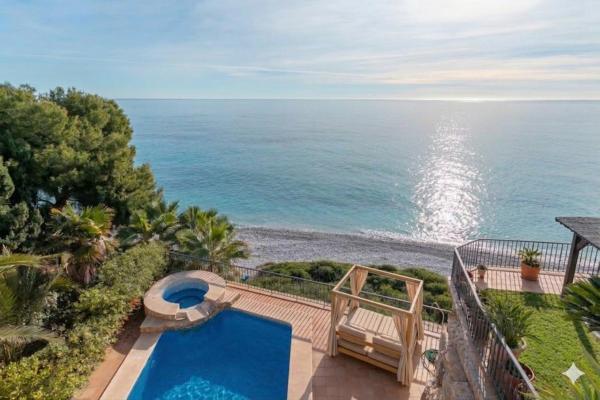 Villa Leandro, First Line Villa with amazing sea views and private access to the sea, Забронировать  Отели Коста-Бланка с бассейном, Бассейн