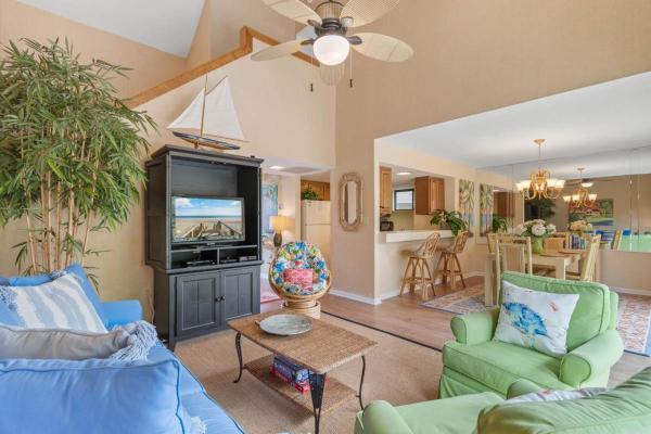 Tranquil 2BR Villa near Litchfield Beach, Забронировать  Отели Lowcountry с бассейном, Бассейн